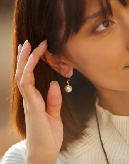 Gold Hoop and Pearl Earrings Nuada