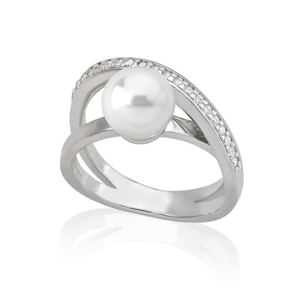 Exquisite white ring