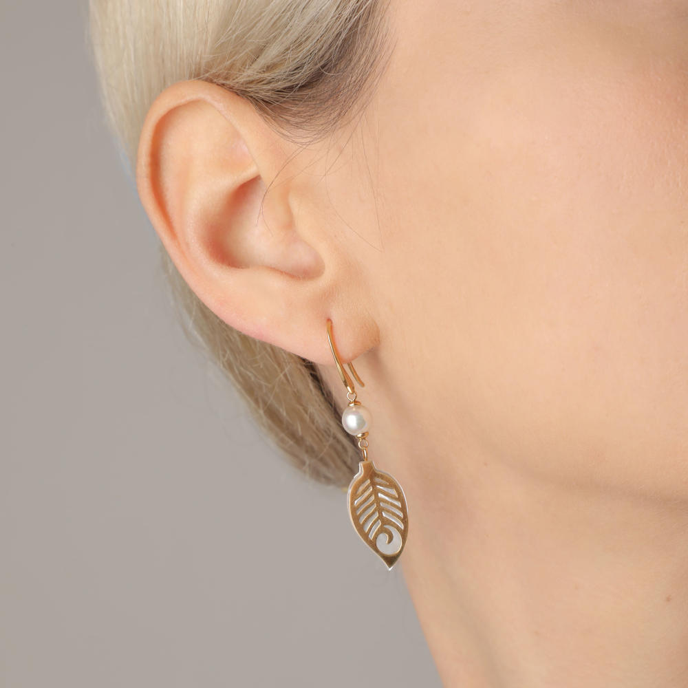 Dafne Mother of Pearl Earrings