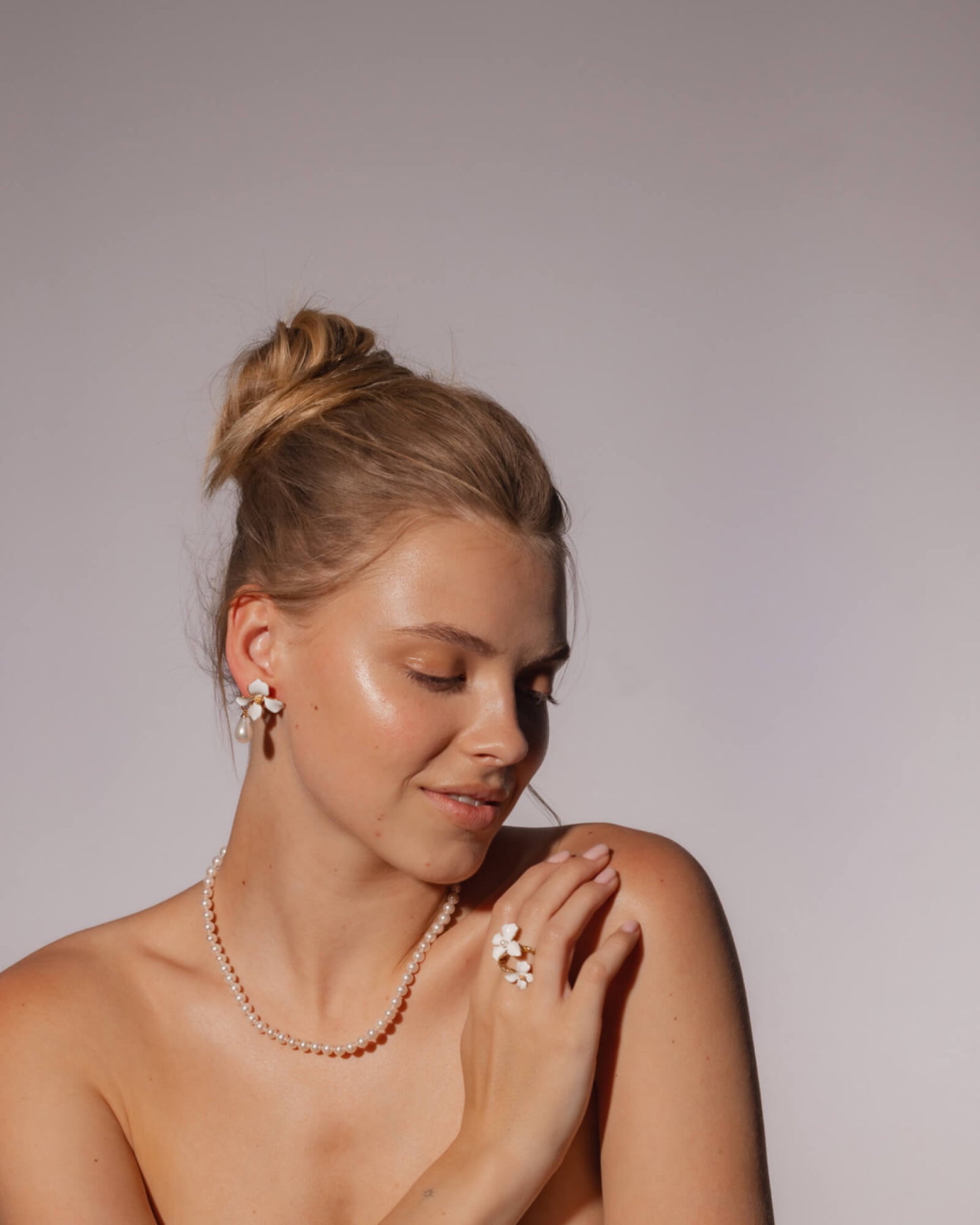 White Flowers Earrings