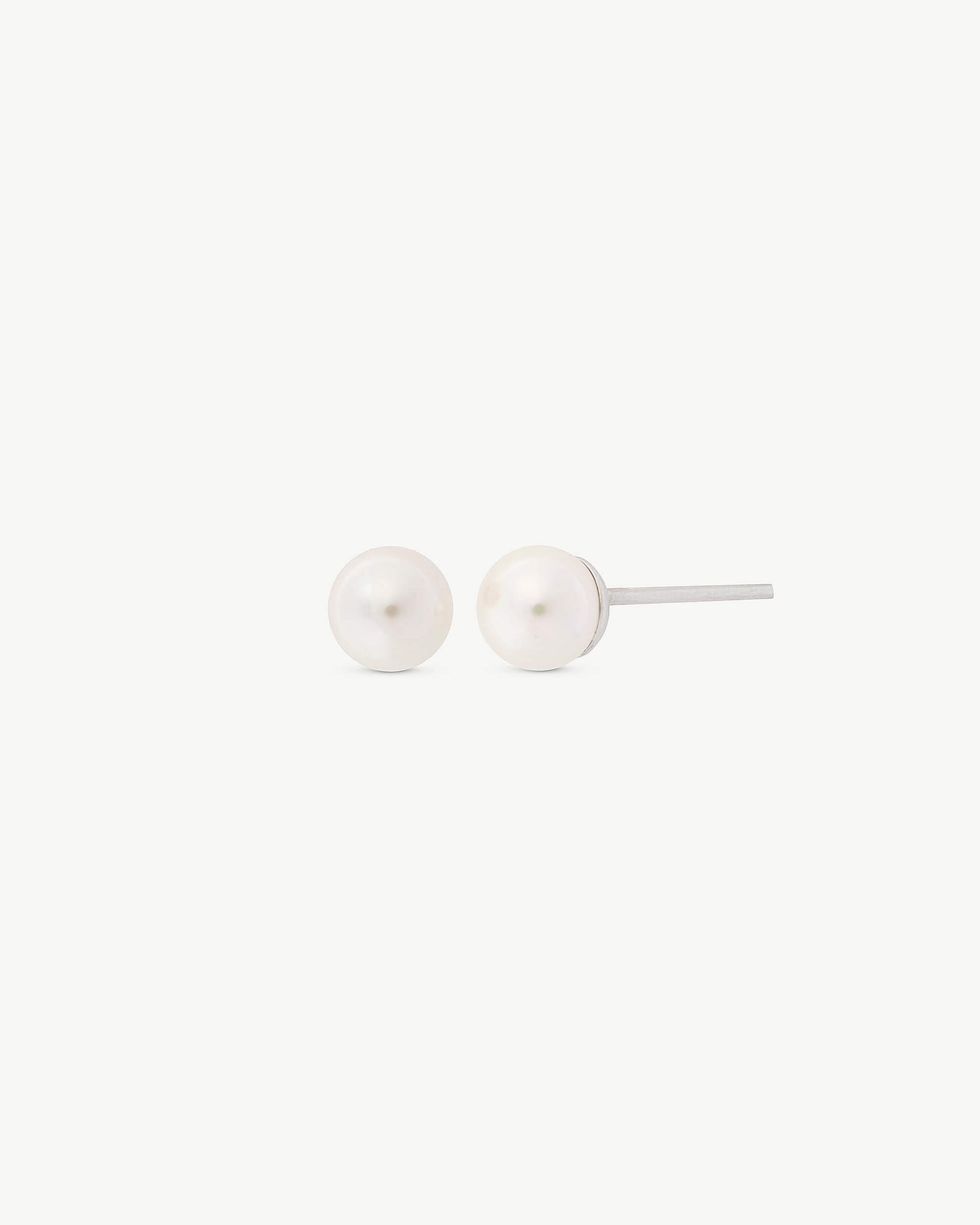 4mm Lyra Pearl Earrings