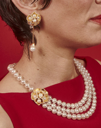 Lange Clavelina-Ohrringe mit Perlen und Blumen mit Zirkonias